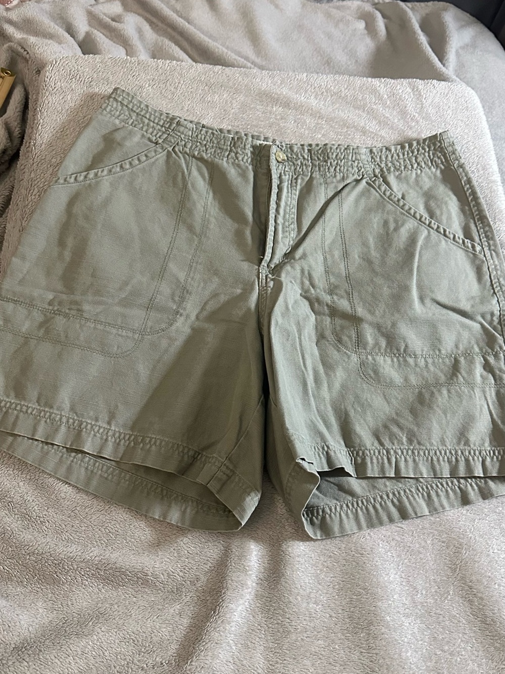 Columbia Women's Light Olive Green Outdoor Shorts